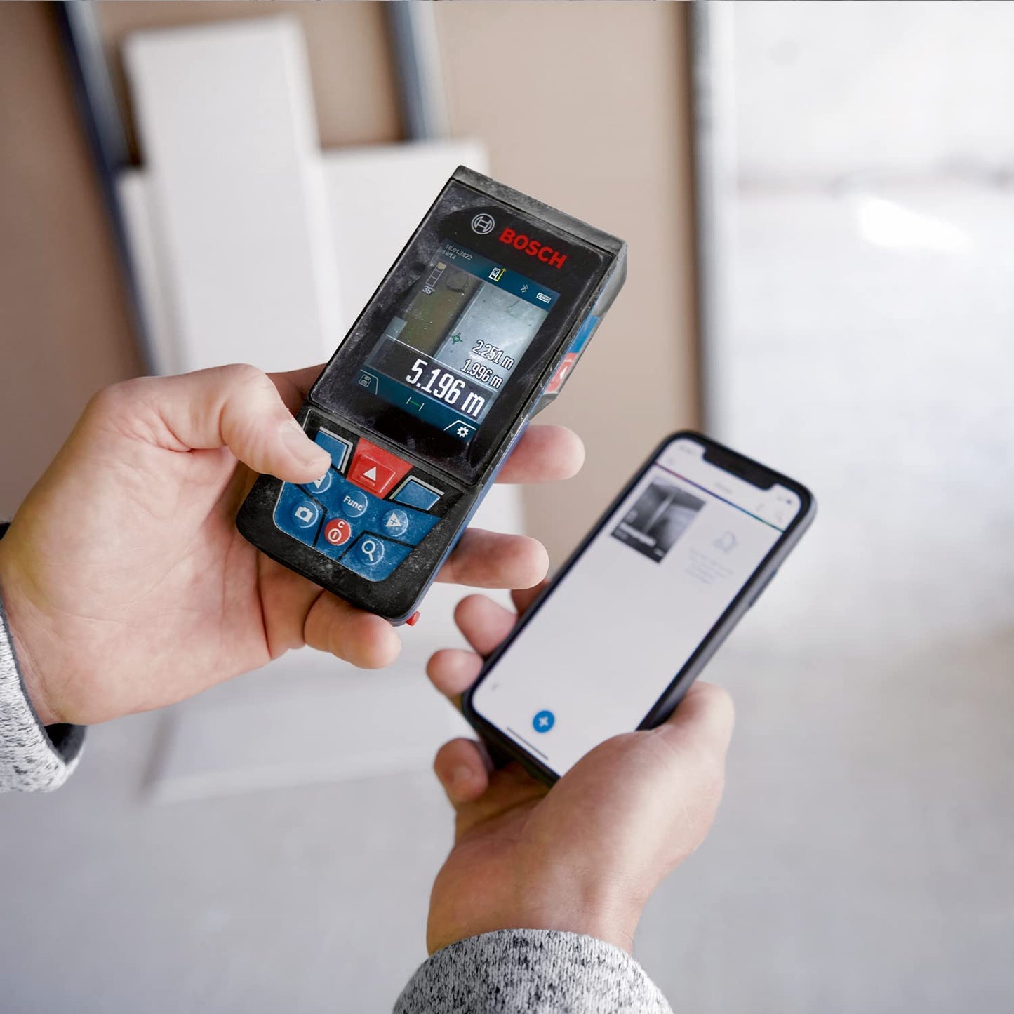 Bosch Professional Distanziometro laser GLM 150-27 C (telecamera integrata, batteria integrata 3,6 V, raggio azione: fino a 150 m, robusto, IP54, ± 1,5 mm*, batterie AA, cinturino da polso, custodia)